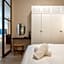 Luxury Suites With Balcony And Jacuzzi At Sea Side By Rently