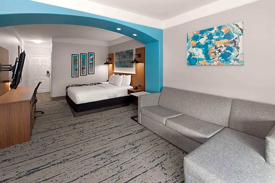 La Quinta Inn & Suites by Wyndham Angleton