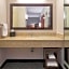 Courtyard by Marriott Long Beach Airport