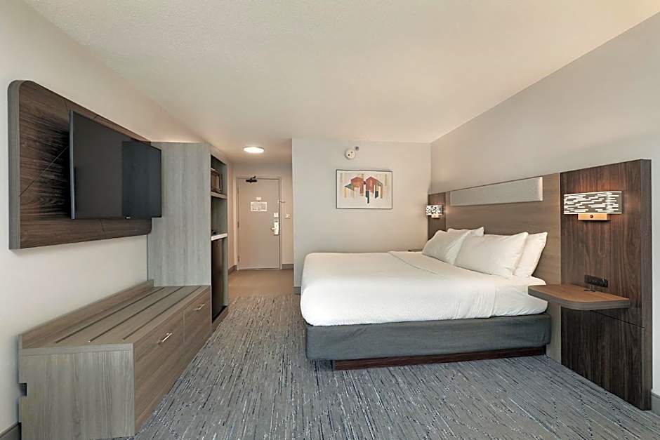 Holiday Inn Express Hotel & Suites Milwaukee-New Berlin By IHG