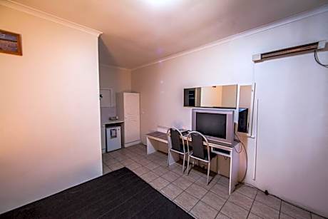 Budget Queen Room