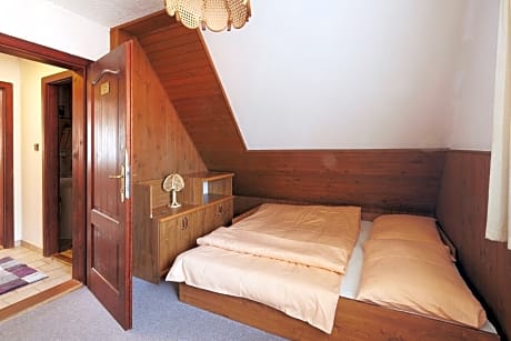 Twin Room with Shared Bathroom
