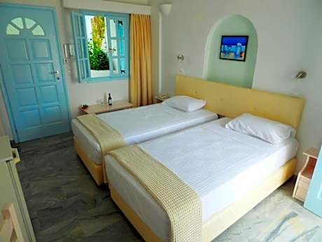 Standard Triple - with Breakfast