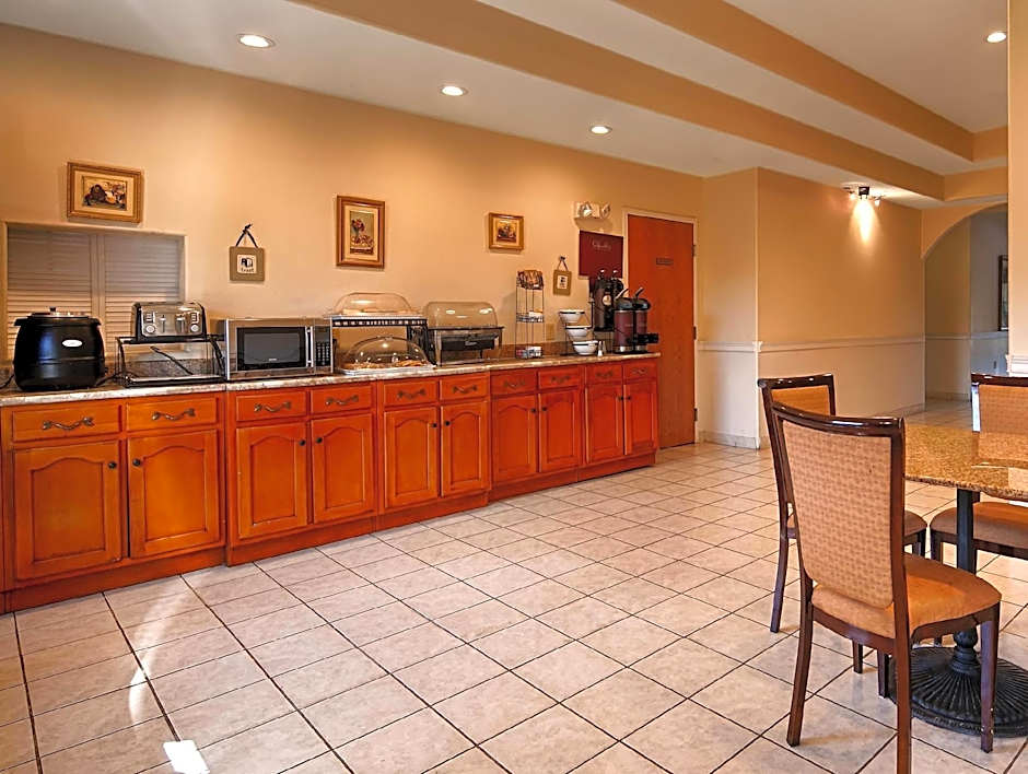 Best Western Plus Bass Hotel & Suites
