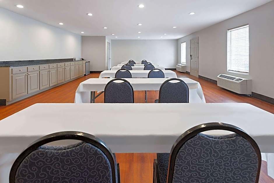 Days Inn by Wyndham Americus