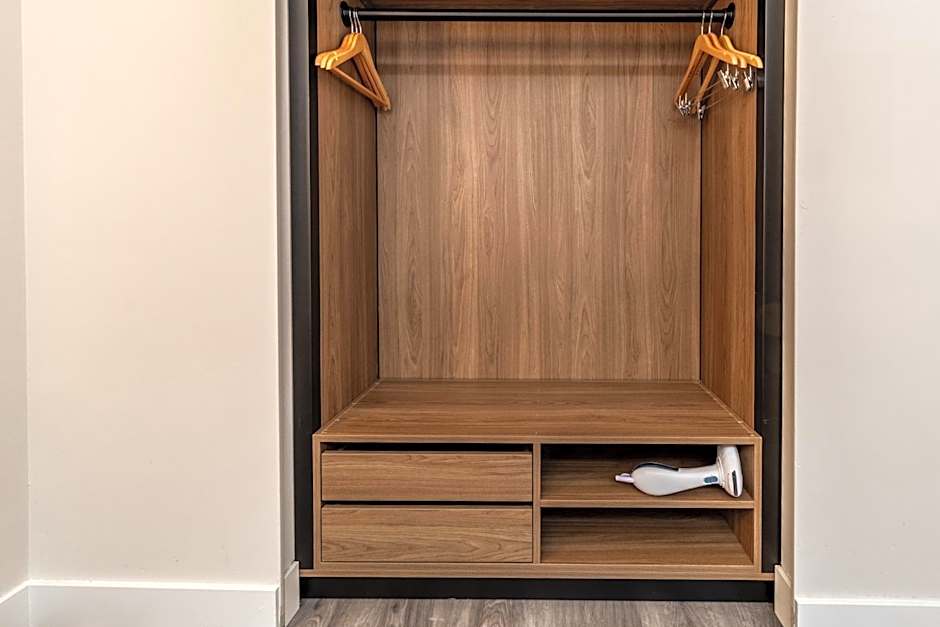 Atrium Hotel Vancouver