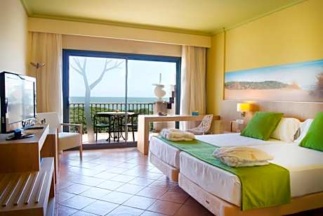 Double or Twin Room with Sea View