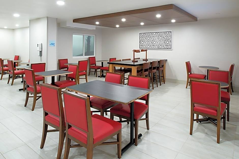 Holiday Inn Express Santa Rosa North By IHG