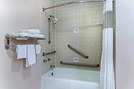 Doube Room with Two Double Beds and Roll-In Shower - Mobility/Hearing Accessible - Non-Smoking