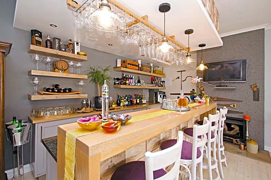 Lodge on Main Guest House and Conference Centre