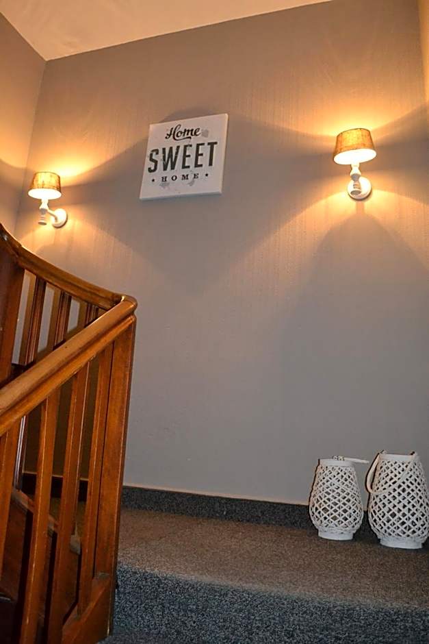 Private Rooms with Free Parking & 24h Self Check-in