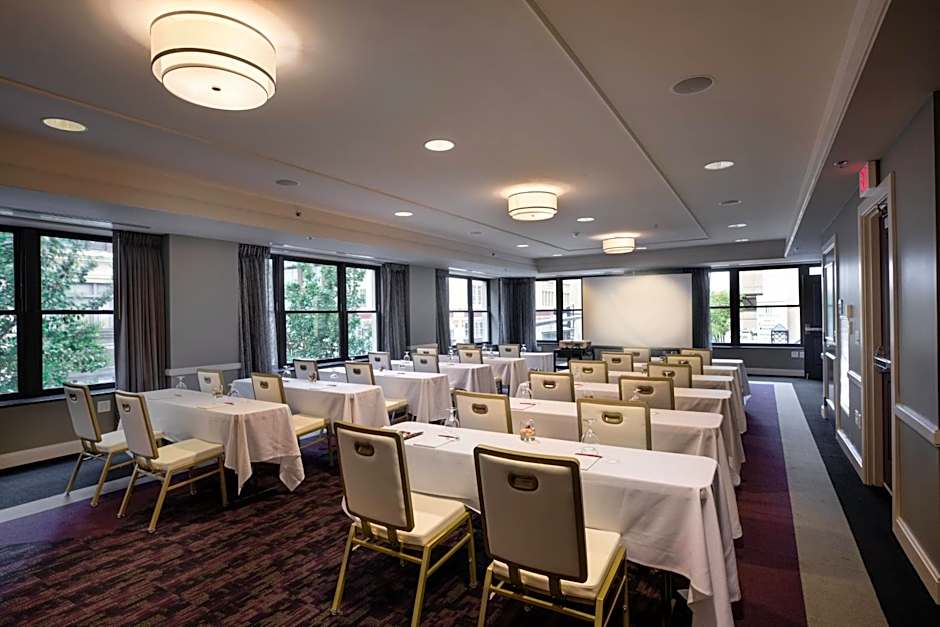Ambassador Hotel Wichita, Autograph Collection by Marriott