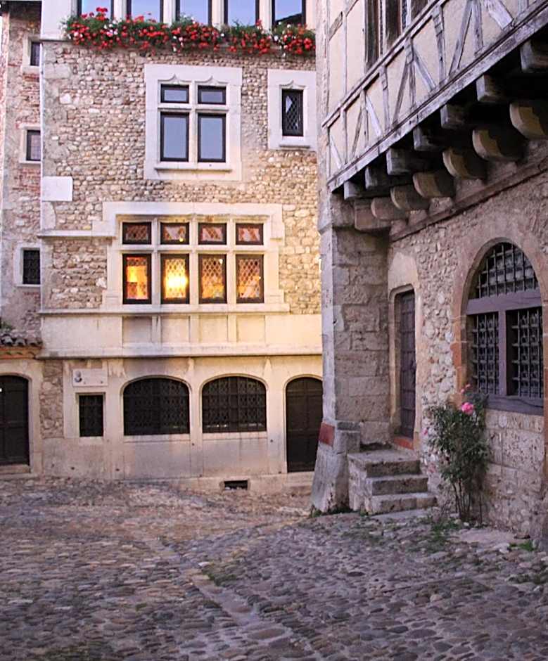 Hostellerie du Vieux Pérouges