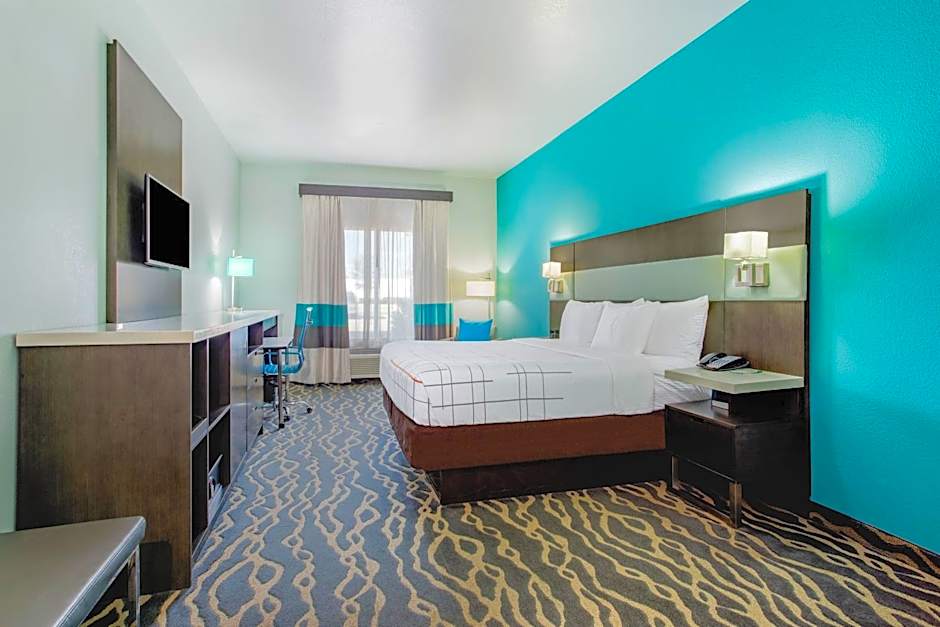 La Quinta Inn & Suites by Wyndham Northlake Ft. Worth