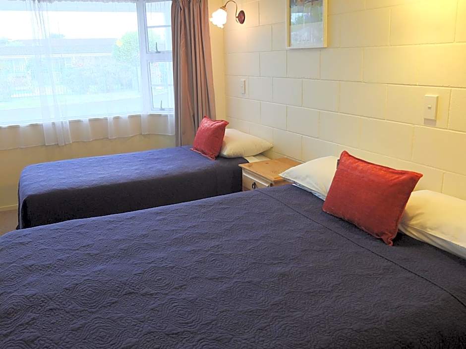 Colonial Court Motel