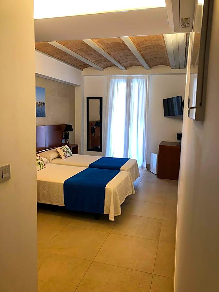 HOTEL ISLA PLANA