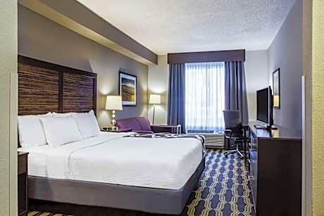 Deluxe King Room - Non-Smoking