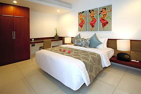 One-Bedroom Apartment with Private Pool