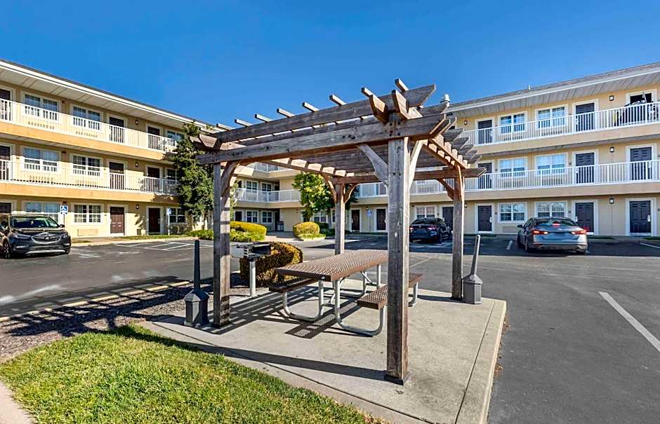 Extended Stay America Select Suites - St. Louis - Westport - East Lackland Rd.