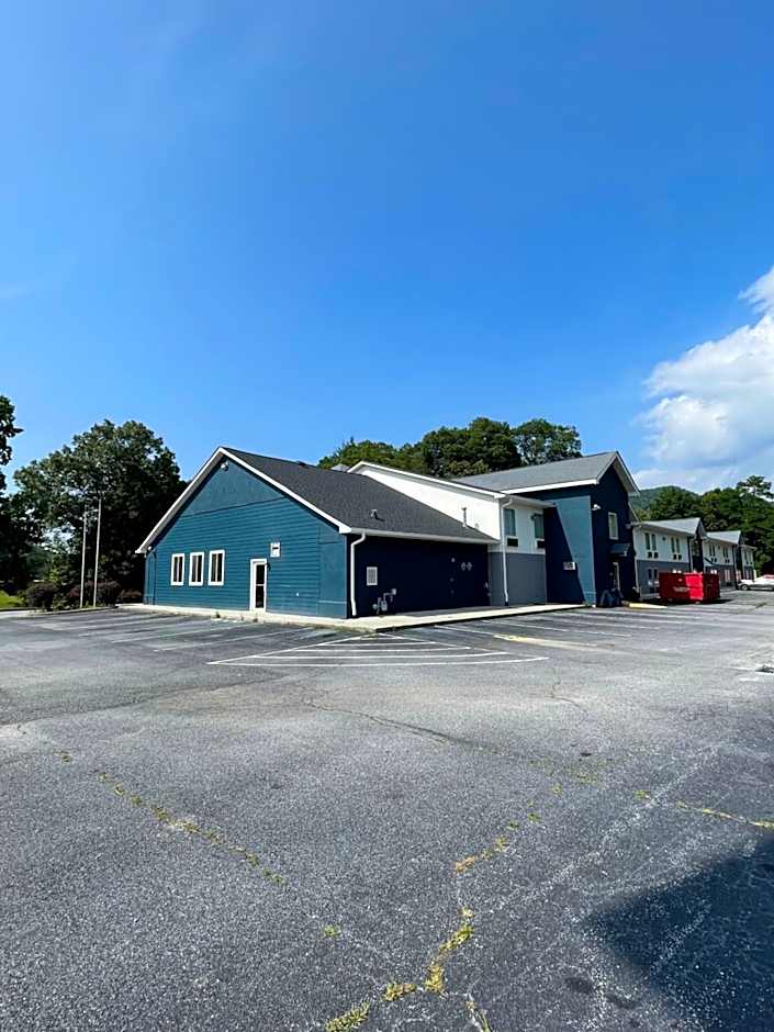 Clarion Pointe - Dillard near Blue Ridge Mountains