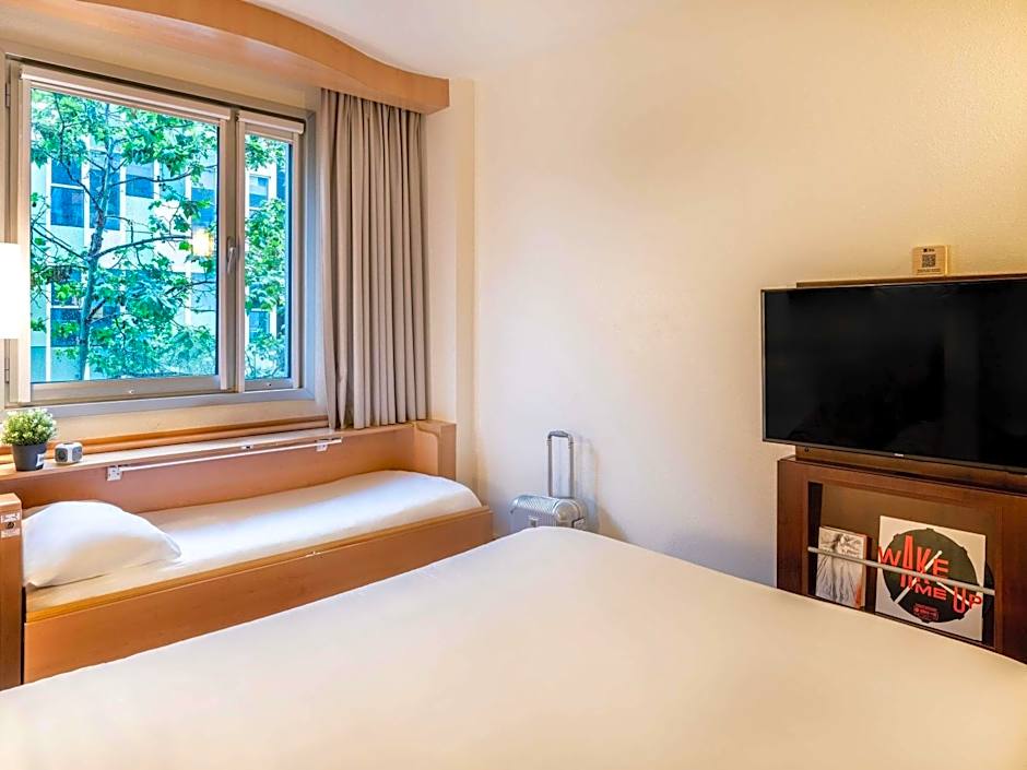 ibis Barcelona Pza Glories 22