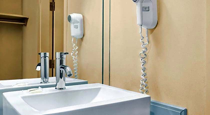 Days Inn & Conference Centre by Wyndham Blainville