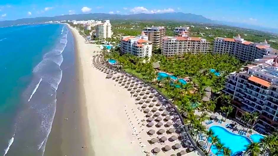 2 Bed 2 Bath, plus one den at Playa Royale Condo 3508, Free WIFI