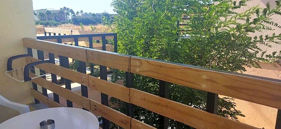 Cleo Rooms 250m from the beach