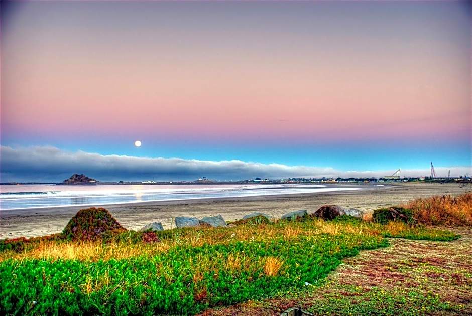 Crescent Beach Motel