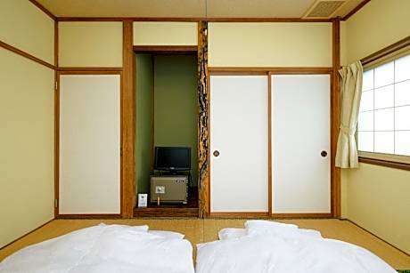 Japanese Style Twin with Shared Bathroom