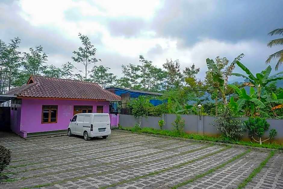 RedDoorz near Lokawisata Baturaden