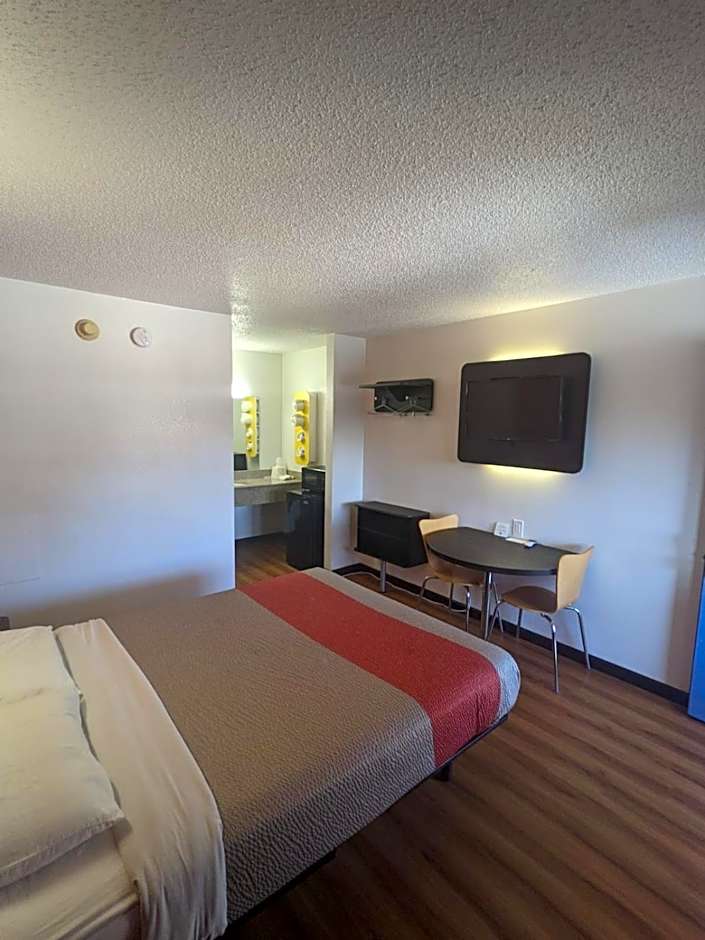 Motel 6-Ashland, OH