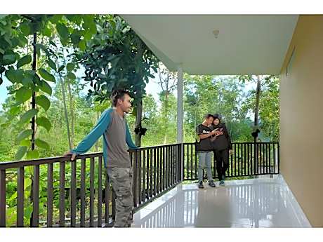 8-Bed Mixed Dormitory Room
