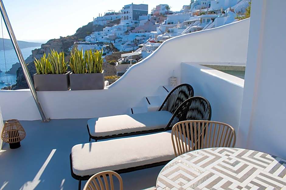 Kima Oia Suites