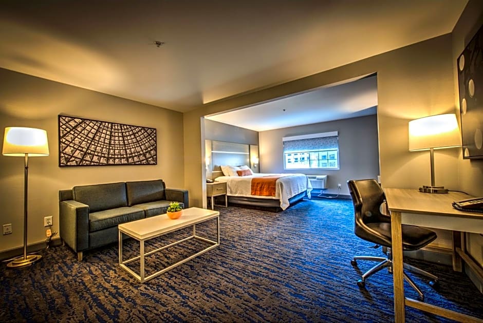 Best Western Plus Media Center Inn & Suites