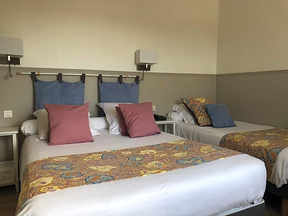Photo 1 of 4 of Triple Room