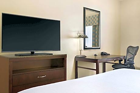 1 King Bed with Whirlpool