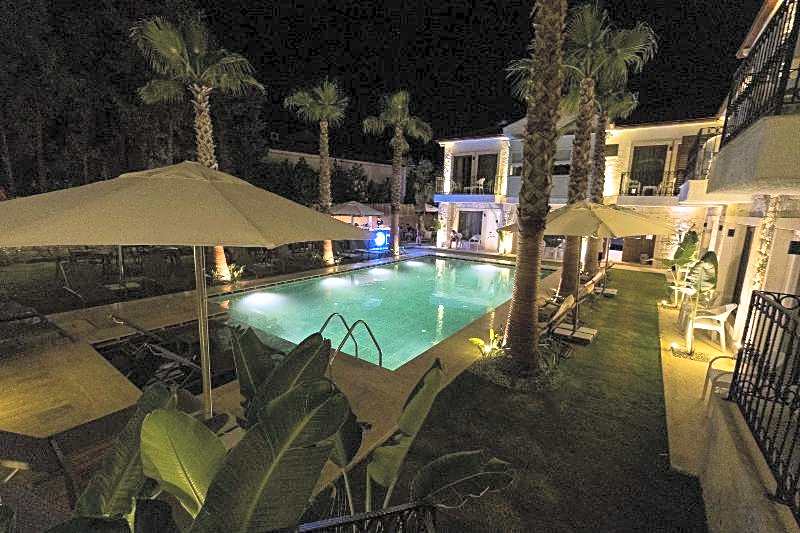 Icarus Hotel Ala?at?