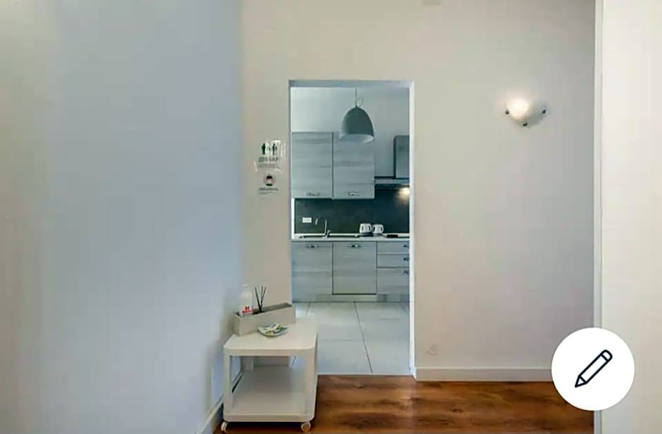 ES - Essential Solution & Emotion Stories (locazione turistica)