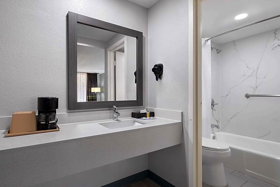 Super 8 by Wyndham Longview/North