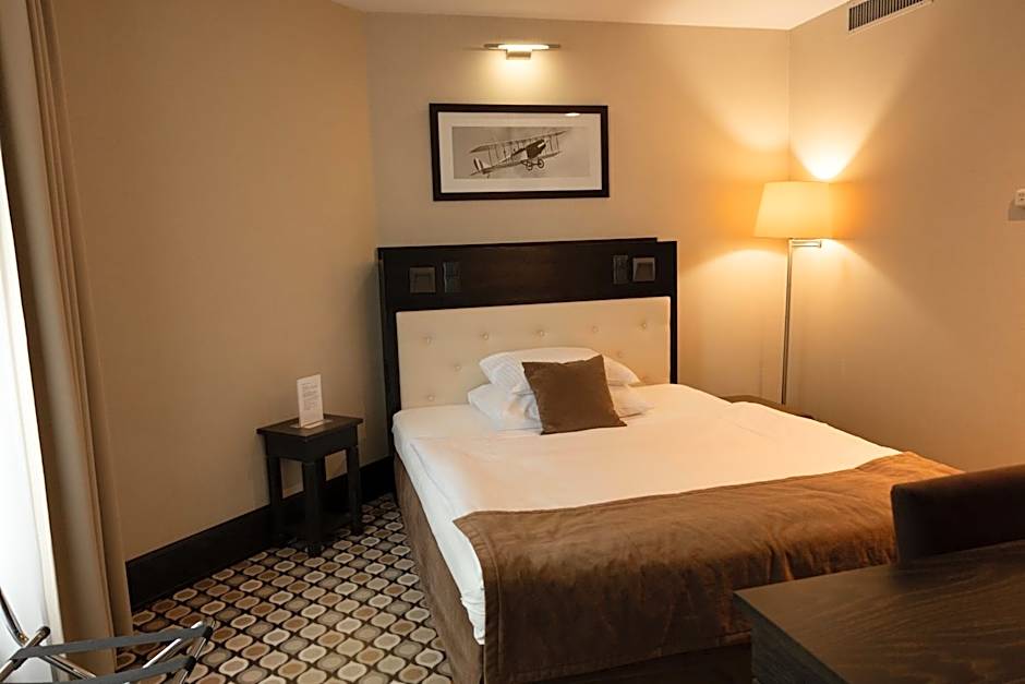 Red Baron Hotel & Restaurant