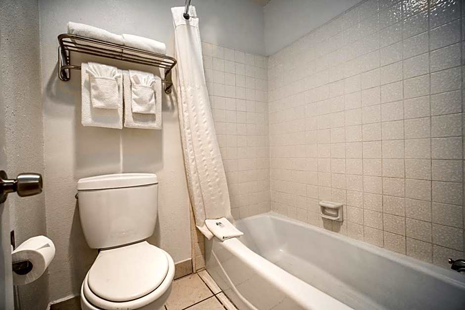 The Buena Park Hotel & Suites
