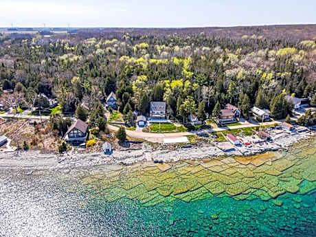 Paradise Waterfront Gem With Georgian Bay Views