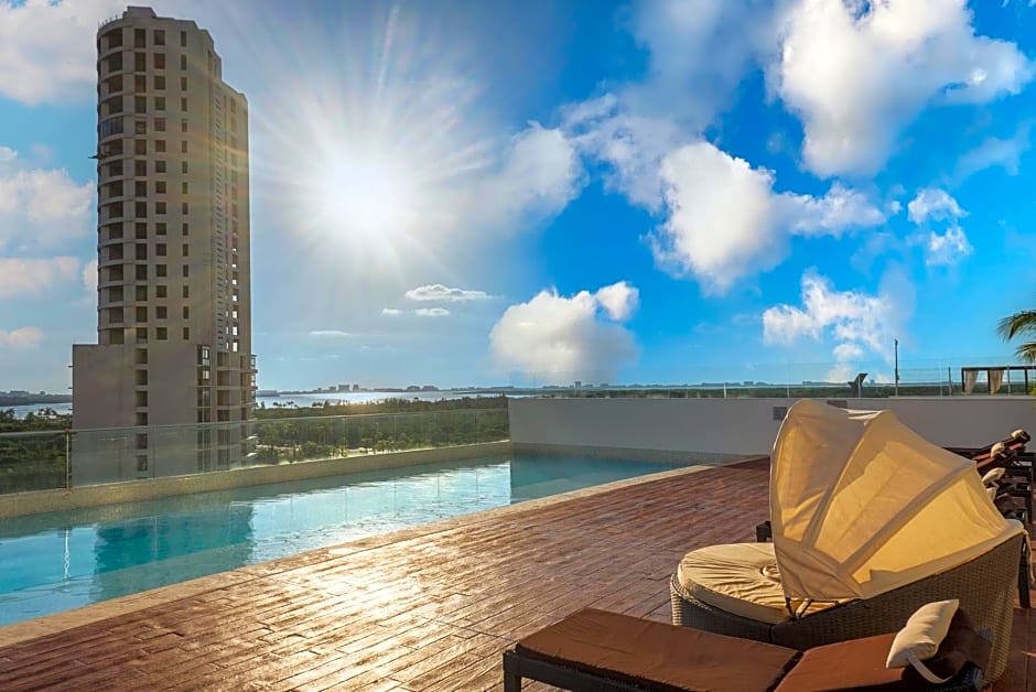 Suites Malecon Cancun