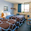 Super 8 by Wyndham Manhattan KS