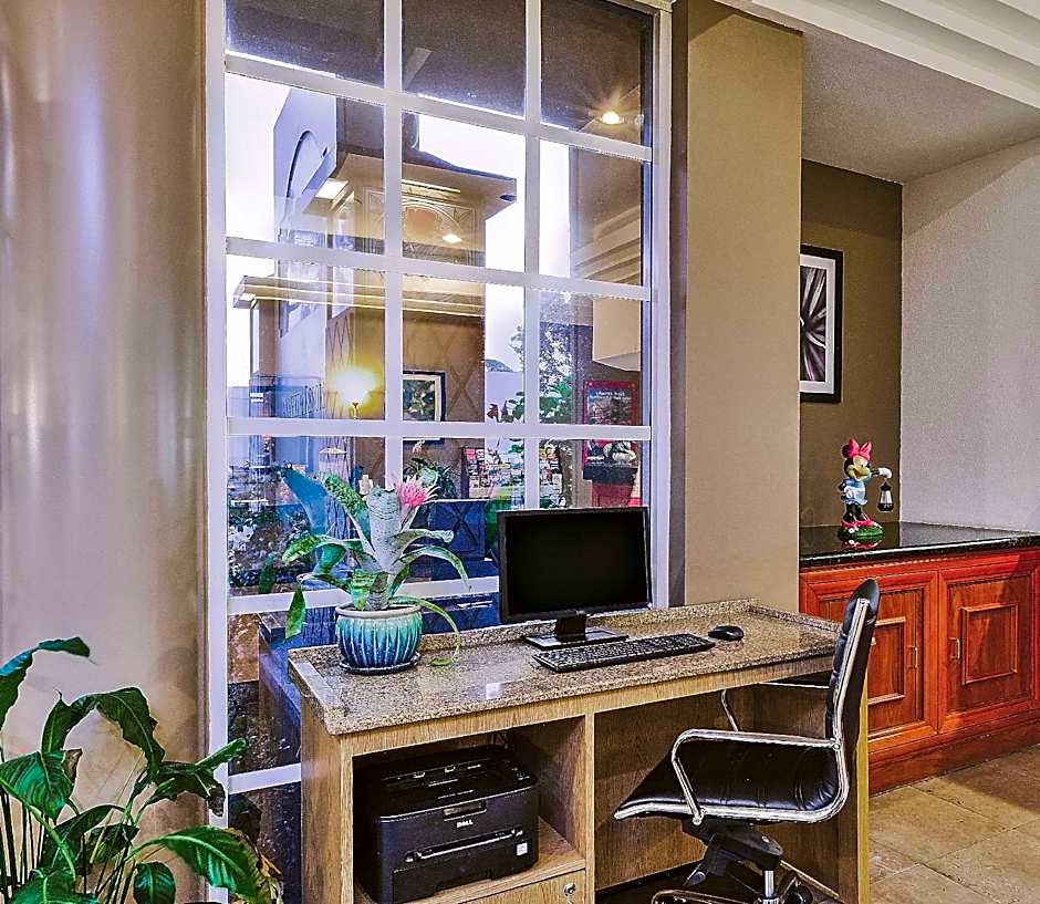 La Quinta Inn & Suites by Wyndham Anaheim Disneyland