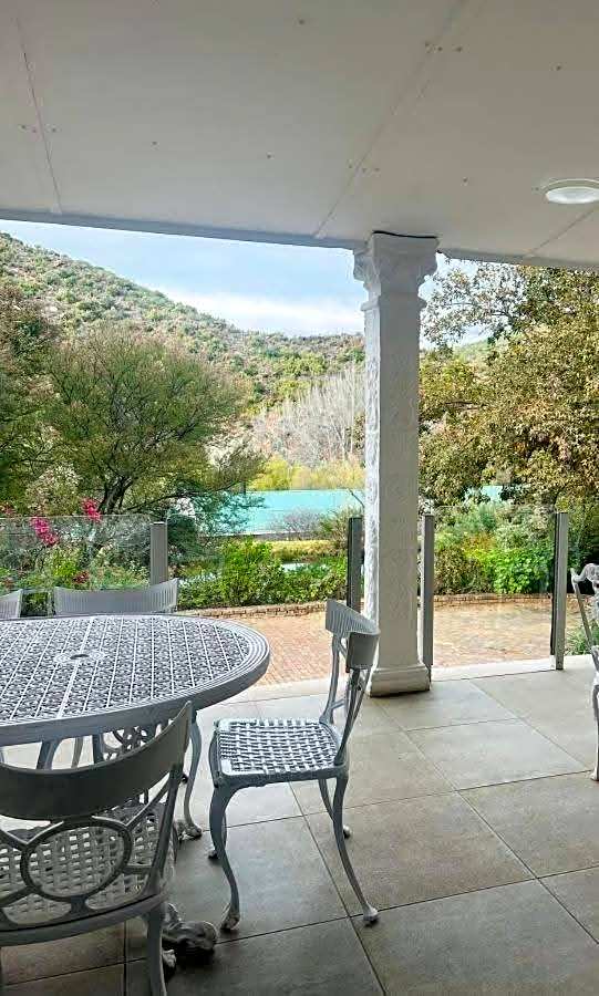 Old Mill Lodge, Seasonal Working Ostrich Farm & Restaurant, Oudtshoorn