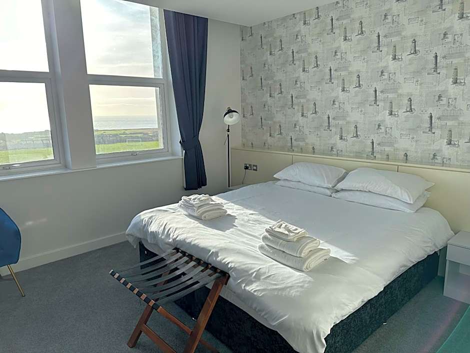 Admiralty Hotel & Restaurant