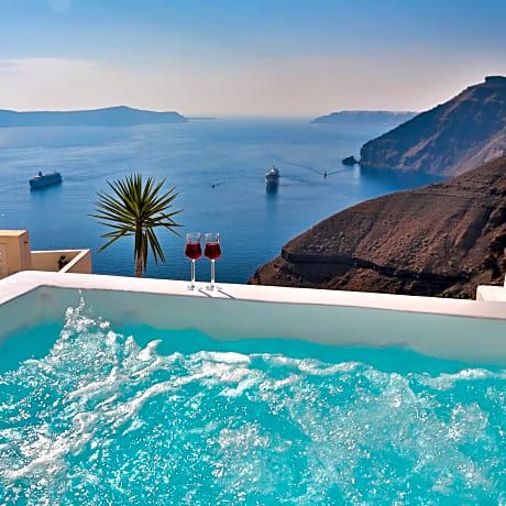 3-Bedroom villa with 2 Jacuzzi and Caldera View