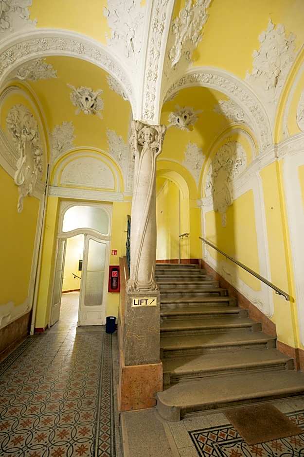 Danube Dwelling Aulich utca 3